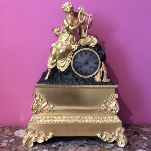 Parigina de Bronze Dourado, França 1830